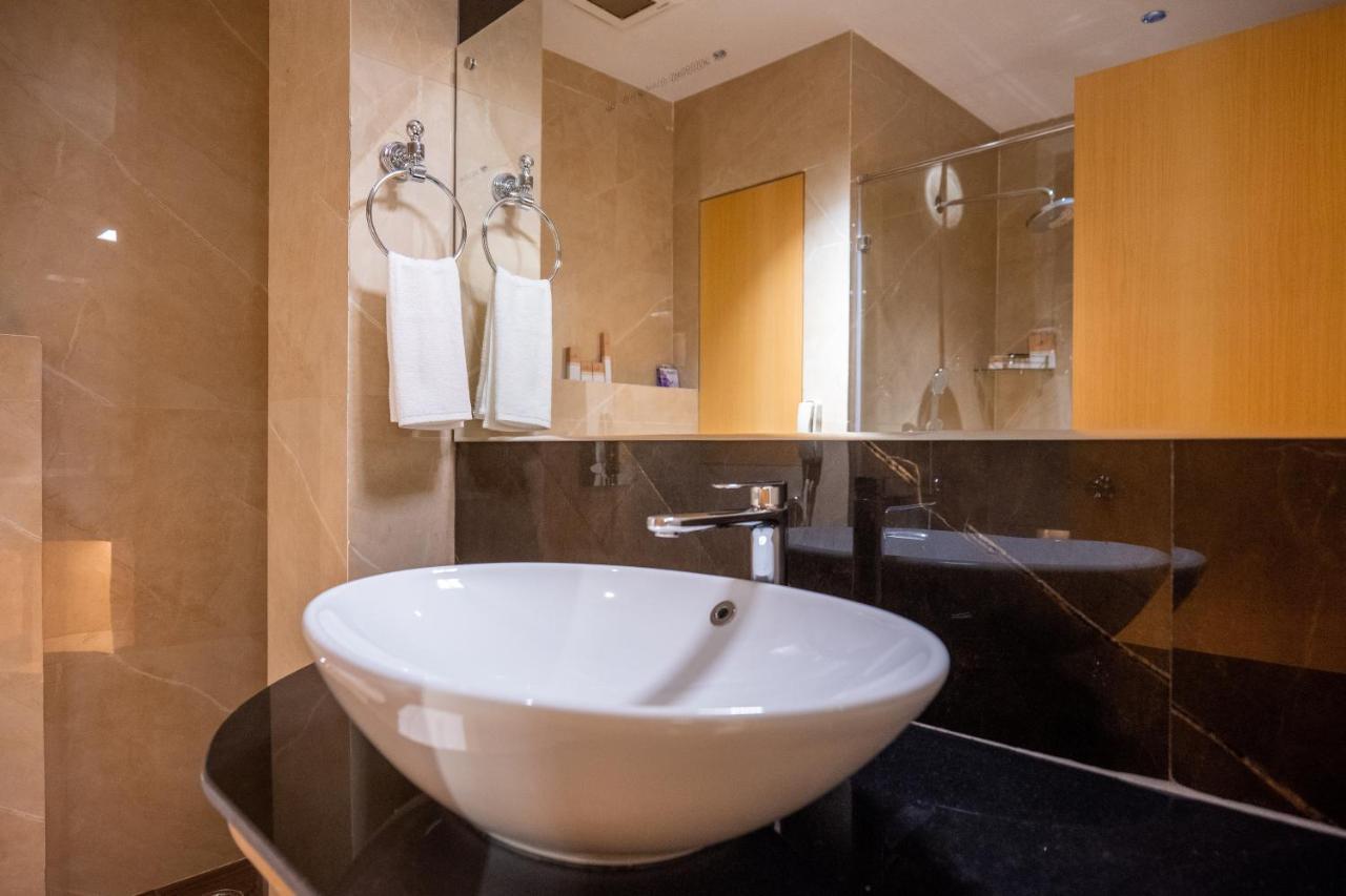 Clubway Grand A Boutique Hotel Джорхат Екстер'єр фото