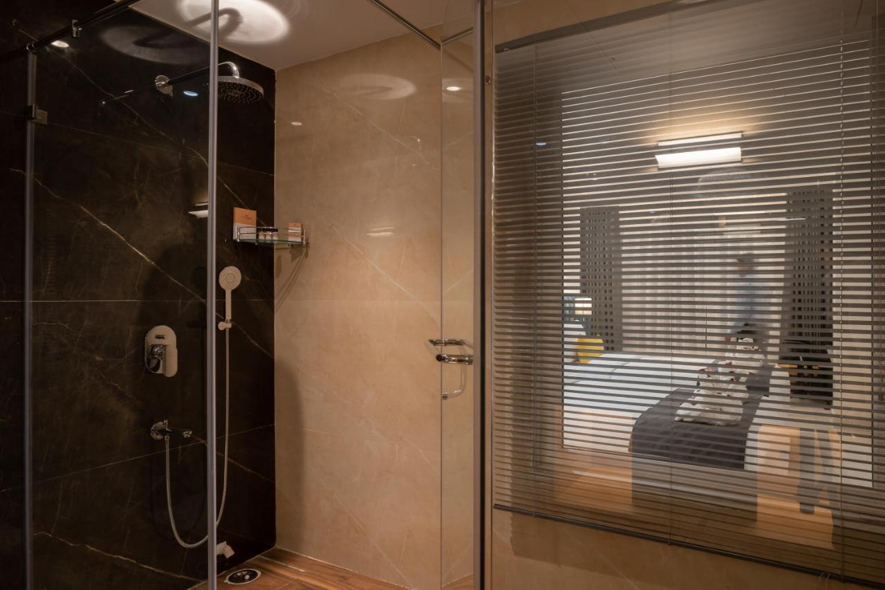 Clubway Grand A Boutique Hotel Джорхат Екстер'єр фото