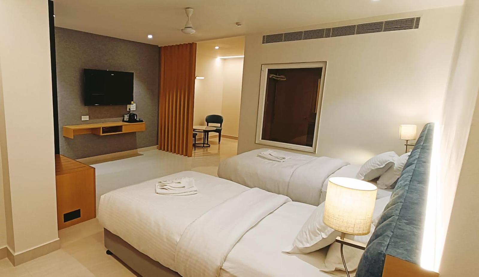 Clubway Grand A Boutique Hotel Джорхат Екстер'єр фото
